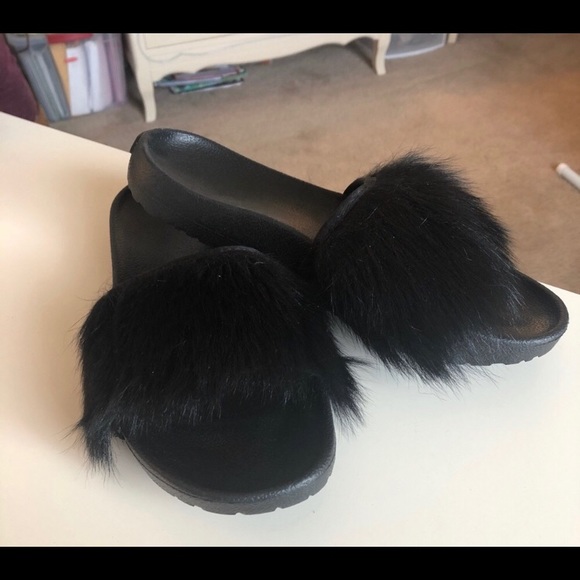 New black Ugg Royale slides - Picture 3 of 4